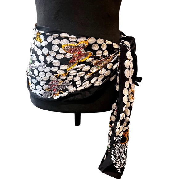 Vintage-Inspired Silk Scarf Bee & Chain Baroque Print Old Money European Chic - Picture 5 of 9